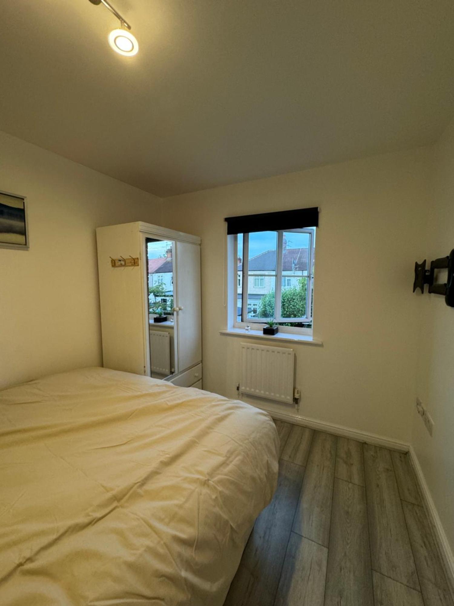 Spacious 3 Bedroom Home, With Private Driveway 5 Minutes From Excel Centre & Custom House London Eksteriør billede