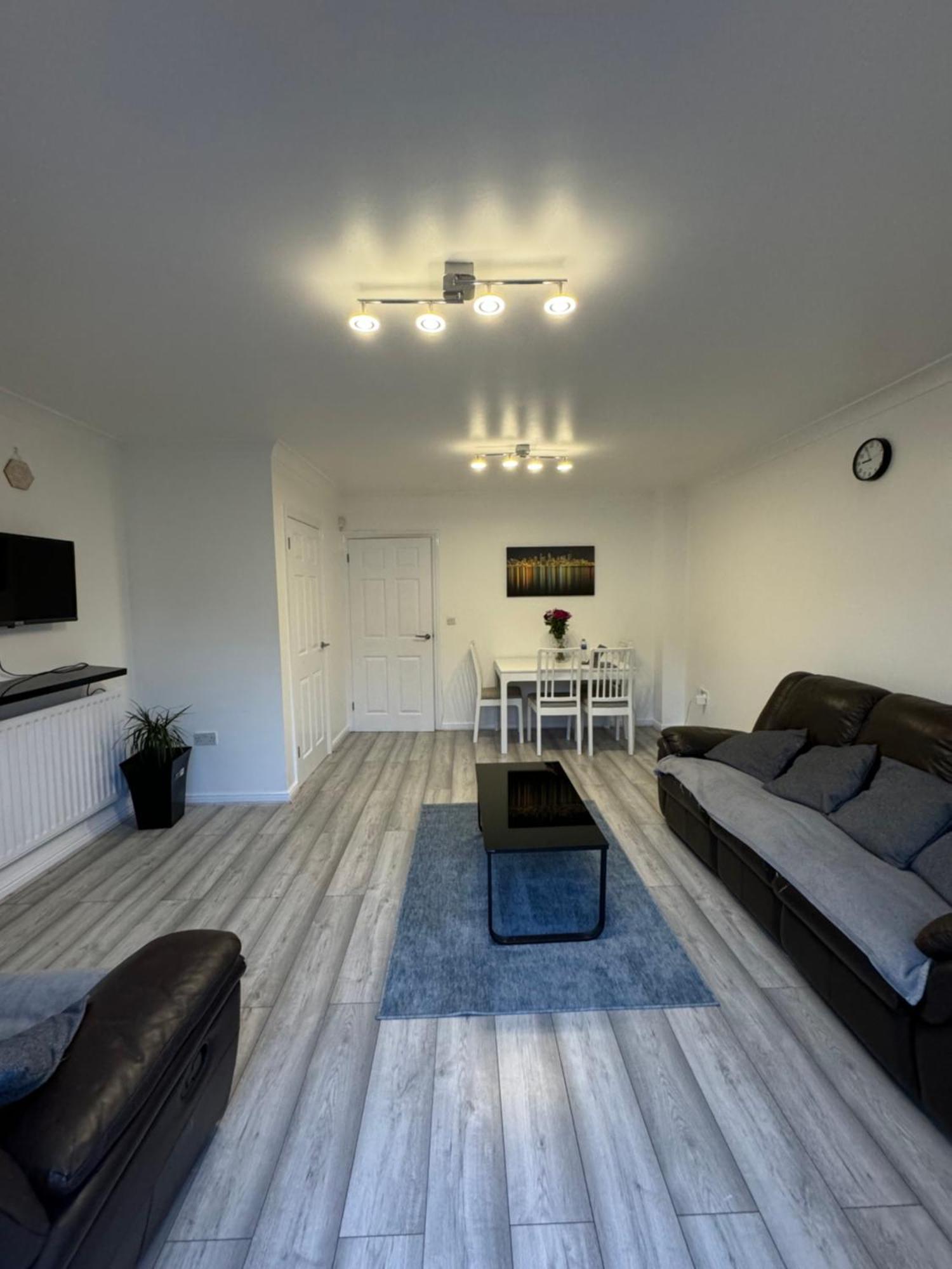 Spacious 3 Bedroom Home, With Private Driveway 5 Minutes From Excel Centre & Custom House London Eksteriør billede