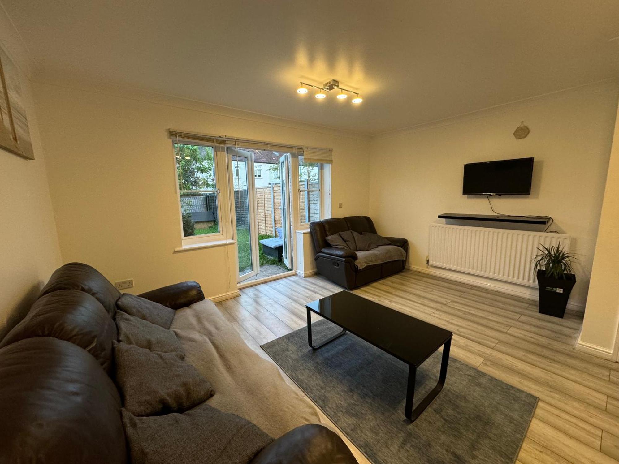 Spacious 3 Bedroom Home, With Private Driveway 5 Minutes From Excel Centre & Custom House London Eksteriør billede