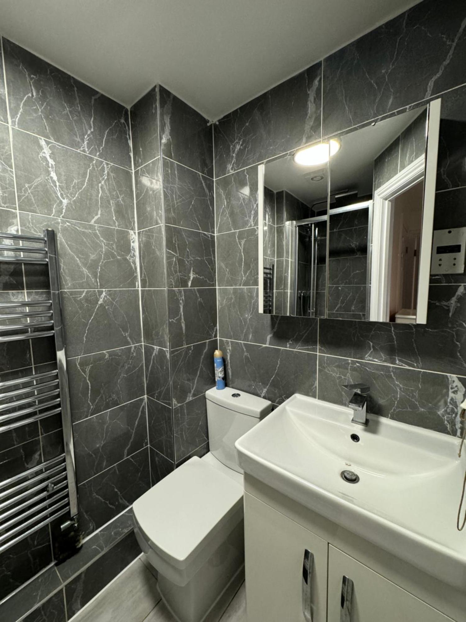 Spacious 3 Bedroom Home, With Private Driveway 5 Minutes From Excel Centre & Custom House London Eksteriør billede
